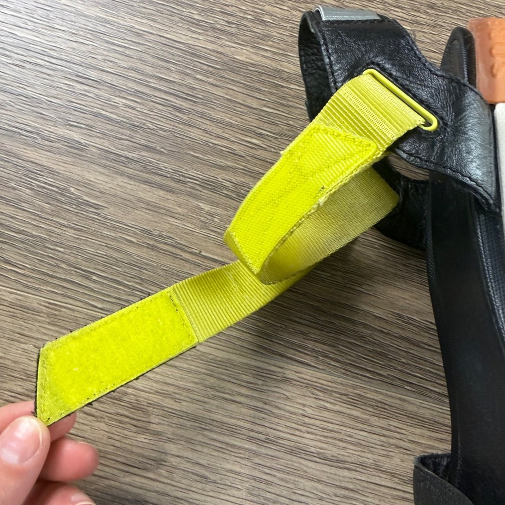 Sorel Kinetic Impact Y-Strap Standal Black/Yellow/White Size 9.5 Womens Outdoor - Picture 11 of 16